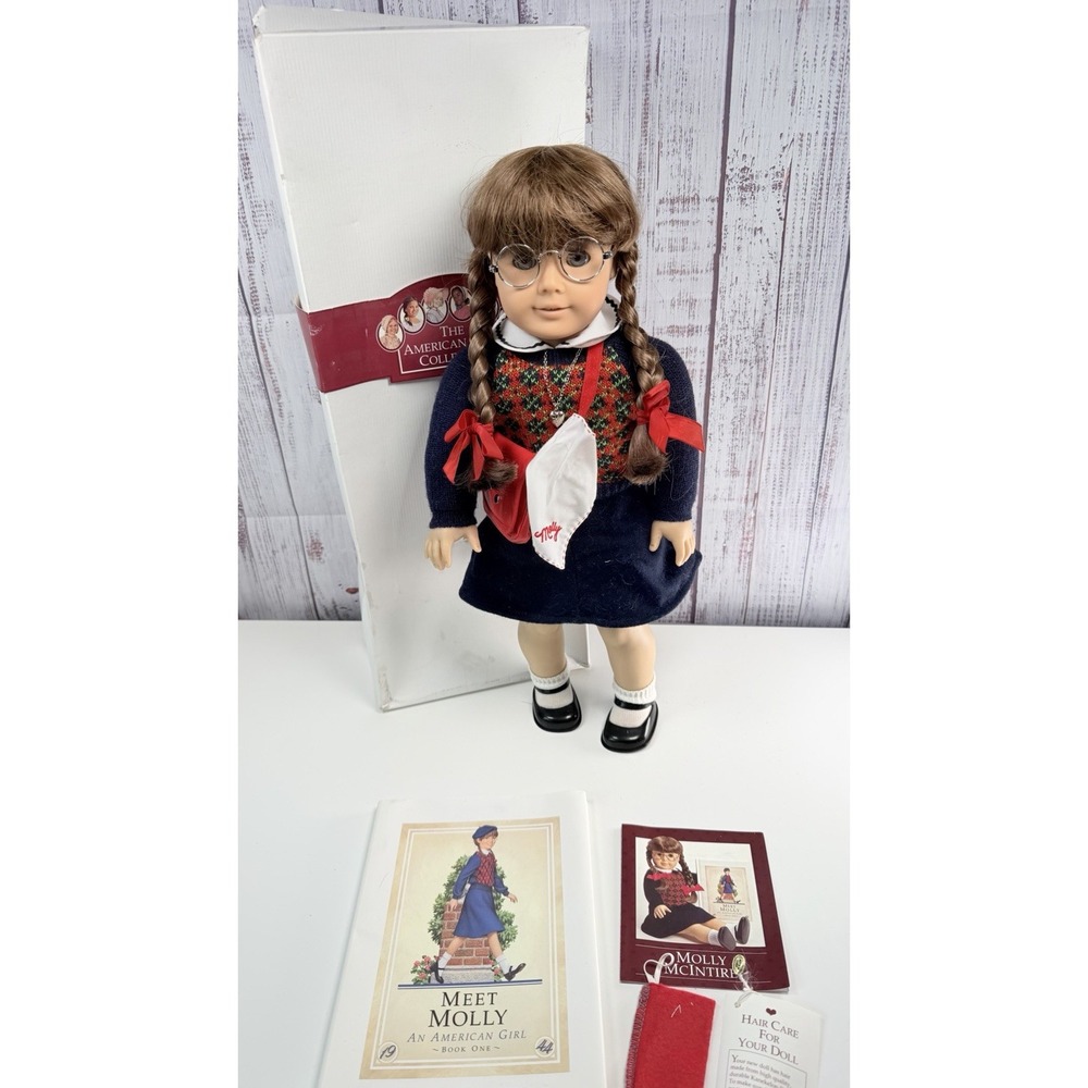 Molly McIntire Doll and clothes American Girl Pleasant Company  W/box